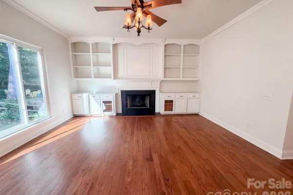 110 LYMAN OAK CT