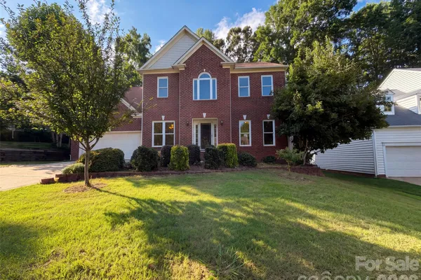 110 LYMAN OAK CT