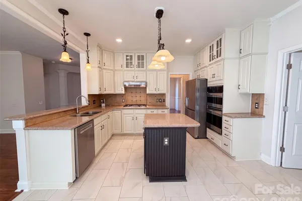 110 LYMAN OAK CT