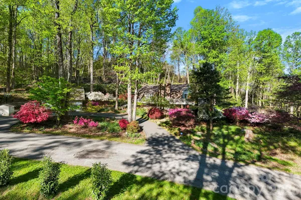 336 SKY LAKE DR