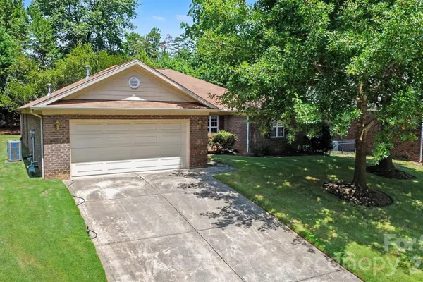 207 EDENSHIRE CT