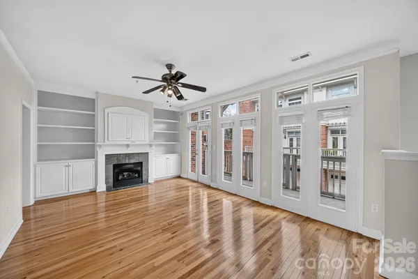 930 GRACIE WAY