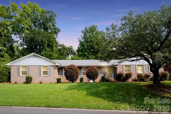 171 SUBURBAN AVE
