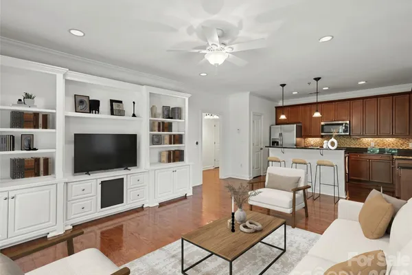 1903 KENILWORTH AVE 105