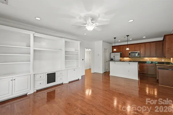 1903 KENILWORTH AVE 105
