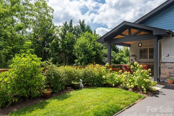 309 AVA LN