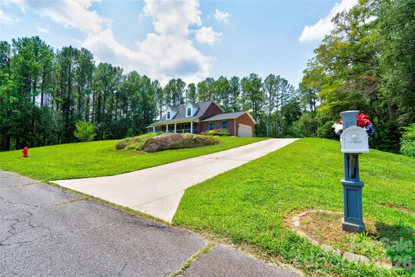 189 HAZELHURST LN