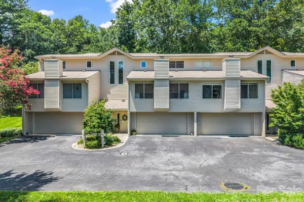 103 SHADOWBROOK DR