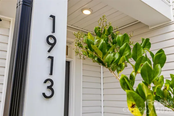 1913 MARLWOOD CIR
