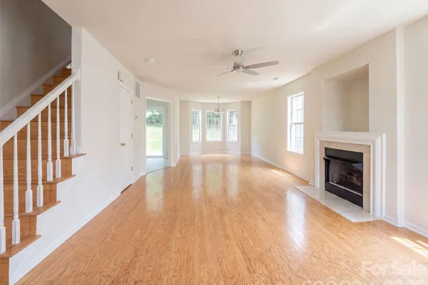 5714 WAVERLY LYNN LN