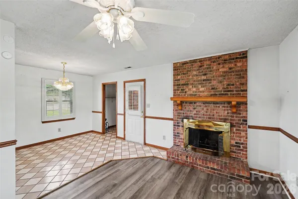 406 GREYFIELD DR