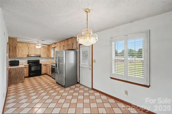 406 GREYFIELD DR