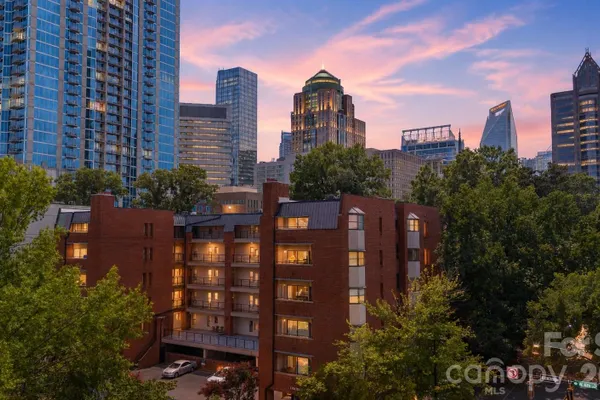 224 N POPLAR ST 22