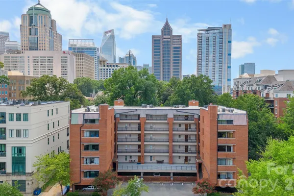 224 N POPLAR ST 22