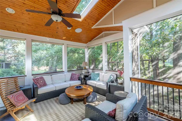 19008 HAMPTON WOODS CT