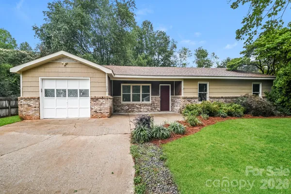 320 AQUA DR
