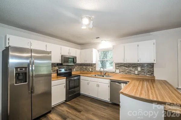 320 AQUA DR