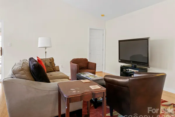 305 EWARTS HILL RD