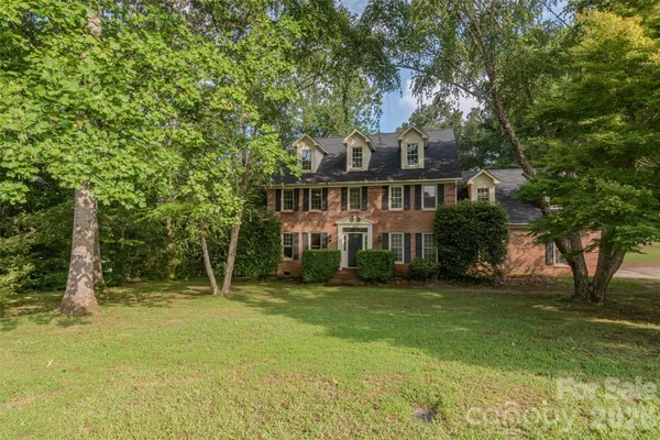102 RIDGEVIEW DR