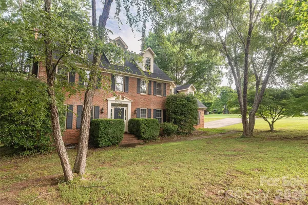 102 RIDGEVIEW DR