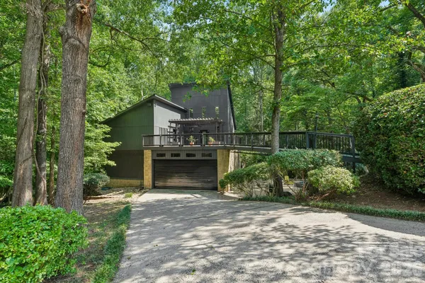 407 ROBINWOOD DR