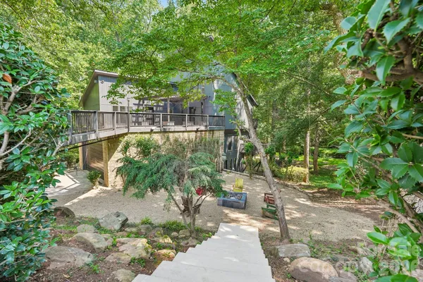 407 ROBINWOOD DR