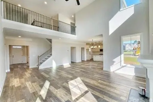 295 VILLAGE GLENN CIR