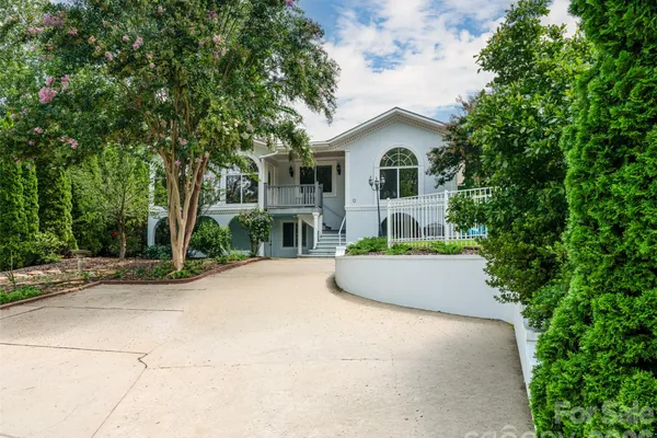 12 PEELER DR
