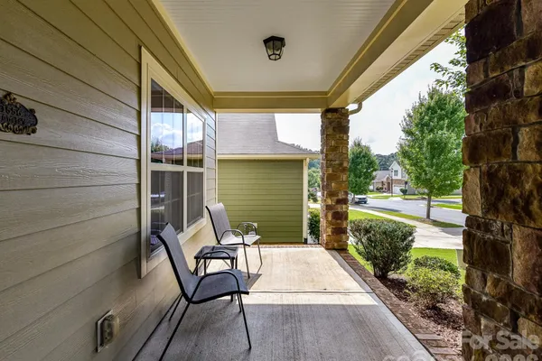 1556 SPRING BLOSSOM TRL