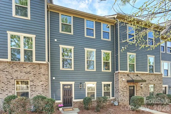 1317 QUEEN LYON CT