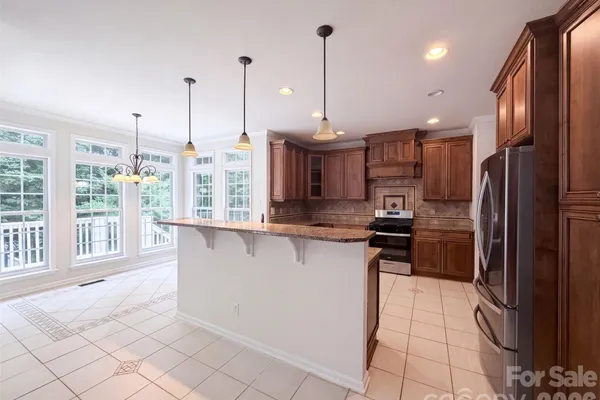 153 MONTROSE DR