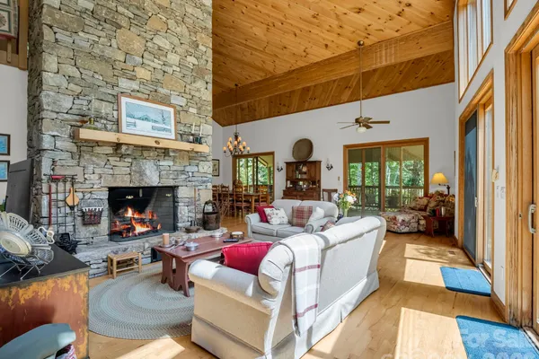 366 SUMMER HAVEN RD