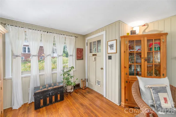 21 LINCOLN AVE