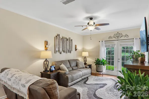 100 VISTA LAKE DR 2
