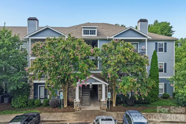 100 VISTA LAKE DR 2