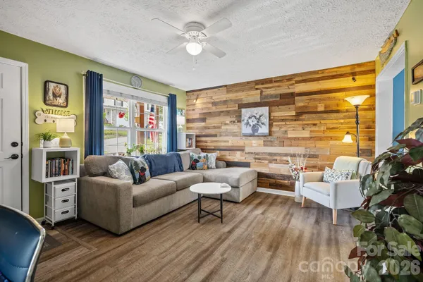 109 LOCH HAVEN RD