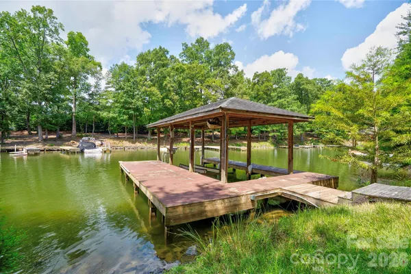 144 OAK POINT DR