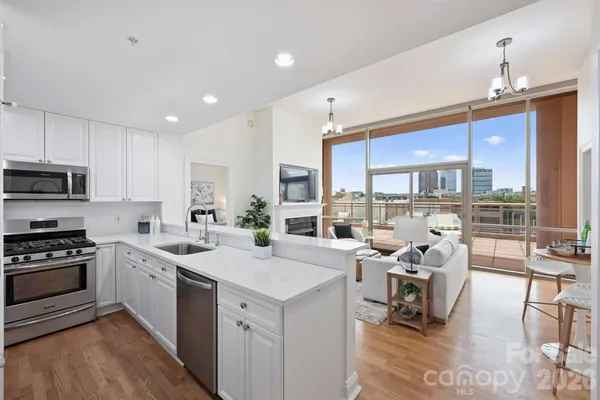 315 ARLINGTON AVE 504