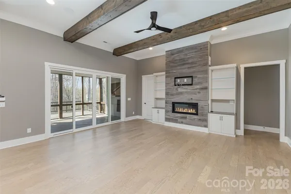 123 FARM KNOLL WAY