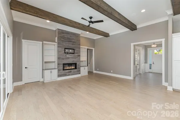123 FARM KNOLL WAY