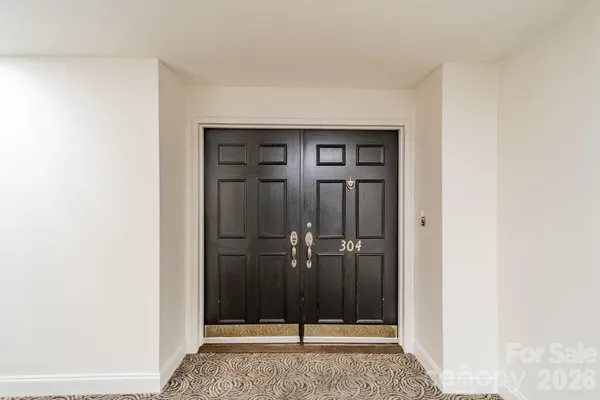 1530 QUEENS RD 304