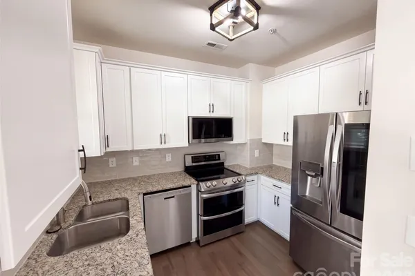 7129 FOUNDERS CLUB CT