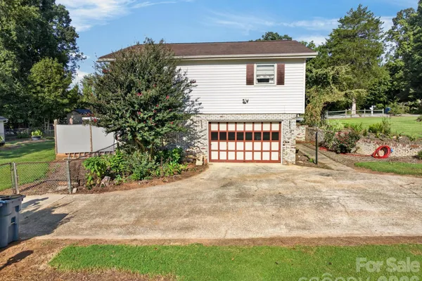 2661 TIFFANY ST