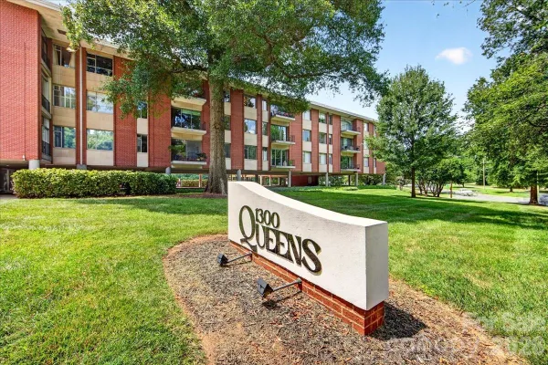1300 QUEENS RD 209