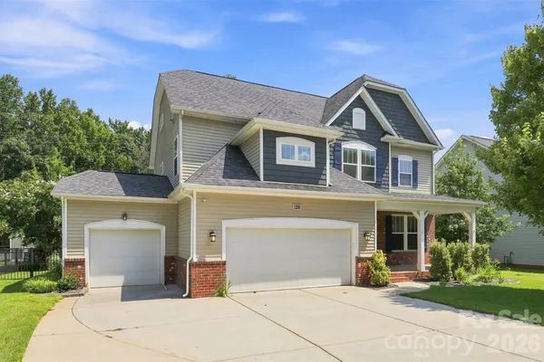 126 MISTY WOODS DR