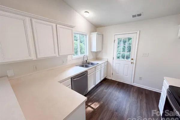 3011 KANSAS CITY DR