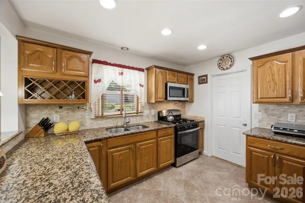 5218 DOLPHIN LN