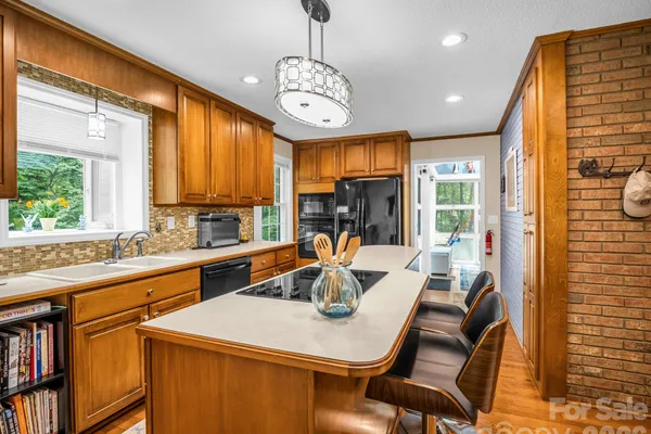 498 PLANTATION DR