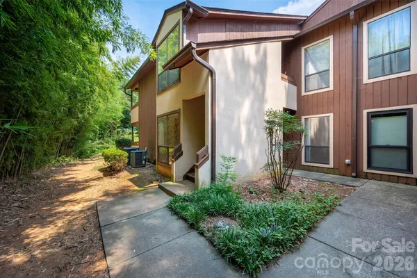 7203 WINERY LN
