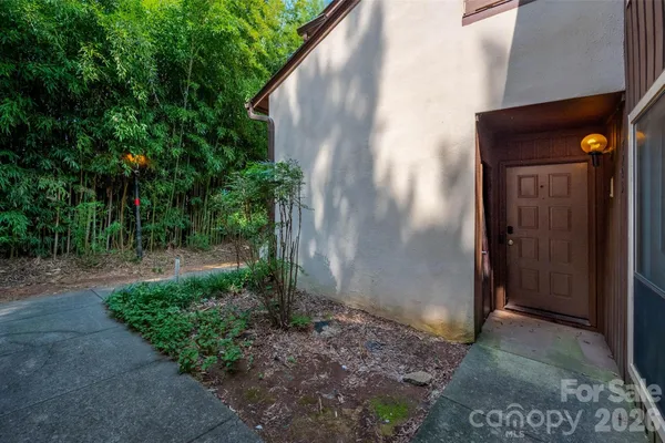7203 WINERY LN